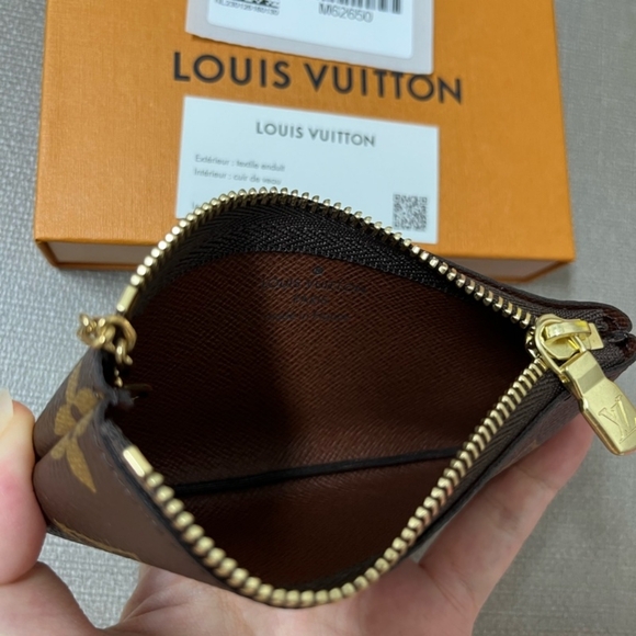 Louis Vuitton Key Pouch - Picture 8 of 10